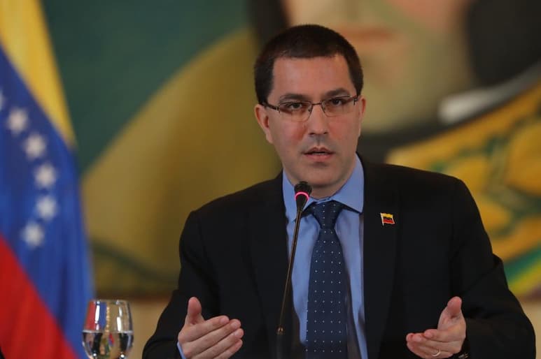 El canciller venezolano, Jorge Arreaza, exigió hoy que el gobierno colombiano encabezado por Iván Duque, rinda cuentas sobre la preparación militar que recibió el grupo de mercenarios capturados por las fuerzas armadas venezolanas el pasado 3 de mayo. (ARCHIVO)