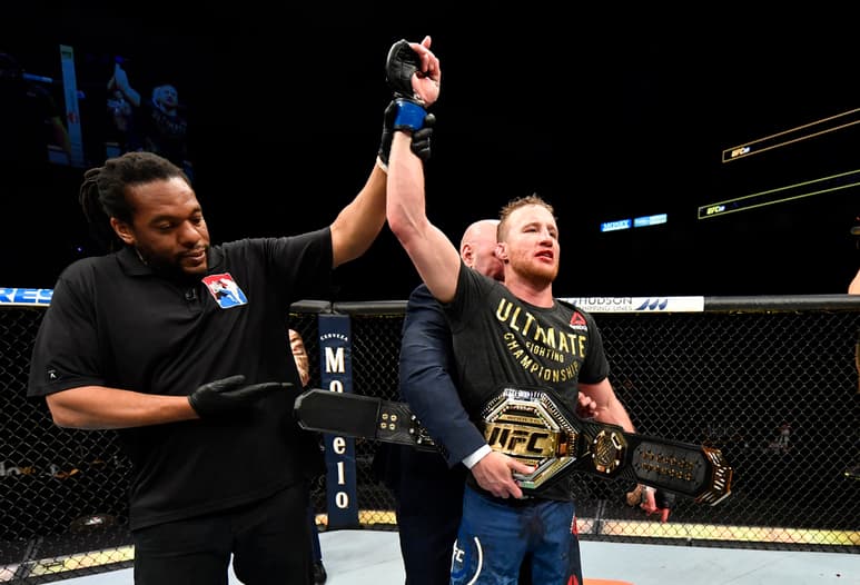 Justin Gaethje ganó el título interino de peso ligero tras derrotar por nocaut técnico en el quinto round a Tony Ferguson.