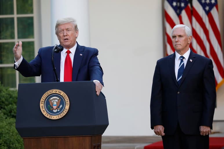 El vicepresidente de Estados Unidos, Mike Pence, no tiene previsto ponerse en cuarentena a pesar de que su principal portavoz de prensa haya dado positivo en coronavirus, anunció este domingo en un comunicado otro vocero de la oficina vicepresidencial. (ARCHIVO)