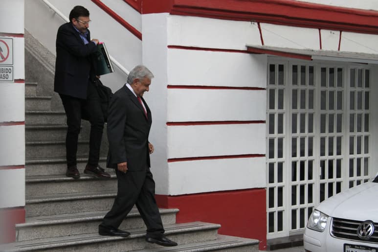 El columnista Carlos Loret de Mola, dio a conocer este domingo quién es el propietario de la casa de campaña del presidente Andrés Manuel López Obrador, la cual está ubicada en la calle Chihuahua, número 216, colonia Roma de la Ciudad de México. (ARCHIVO)
