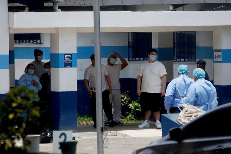 Migrantes deportados viven discriminación en su propio país debido al coronavirus. (EFE)
