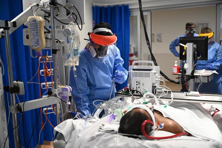 En 24 horas se han llevado a cabo 100,490 test y se han detectado 3,877 nuevos contagios. (EFE)