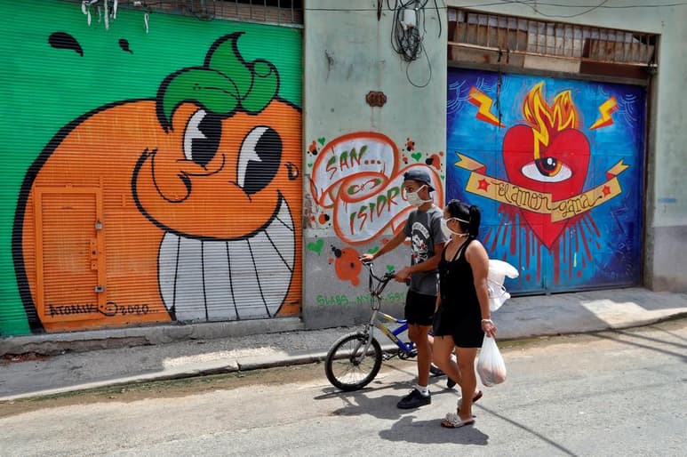 Cuba reportó otros 18 positivos de coronavirus SARS-CoV-2 este lunes, día en que no se registraron fallecidos, y acumula un total de 1,784 casos y 77 muertes. (ARCHIVO)