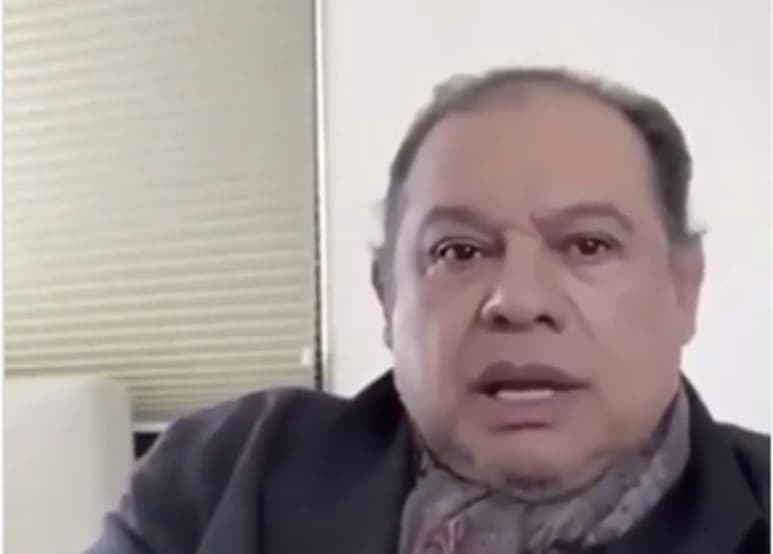 Desde el día en que se anunció el fallecimiento de Juan Gabriel en 2016, algunas personas se han mantenido escépticas en torno a su partida, pues hay quienes creen que el cantante sigue vivo, idea que ha cobrado fuerza luego de que el pasado 10 de mayo circulara en redes sociales un video del supuesto cantante asegurando que fingió su muerte. (ESPECIAL)