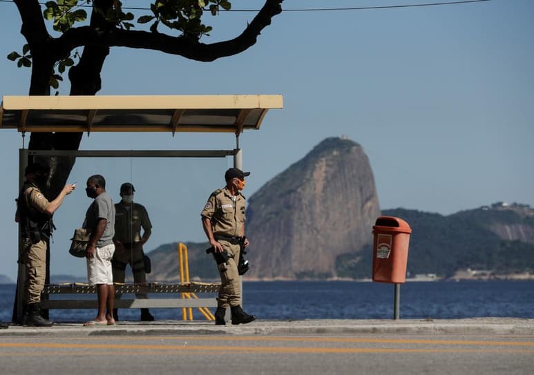 Dos ciudades del estado brasileño de Río de Janeiro comenzaron este lunes el confinamiento total a fin de contener el avance de la pandemia del coronavirus. (EFE)