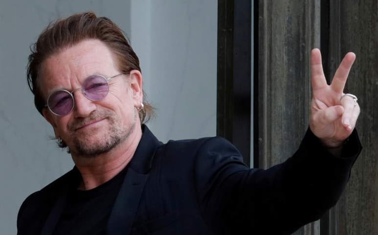 En el marco de su cumpleaños número 60, el cantante irlandés Paul David Hewson, mejor conocido como Bono, aprovechó las redes sociales y el portal oficial de U2, agrupación a la que pertenece, para compartir las 60 canciones que, en sus palabras, salvaron su vida, además del especial U2 Go Home: Live from Slane Castle. (ESPECIAL)