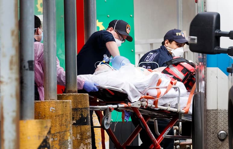 Las cifras son superiores a las que ofrecen las autoridades estatales de Nueva York, que únicamente tienen en cuenta los fallecidos que han dado positivo en una prueba del COVID-19. (ARCHIVO)
