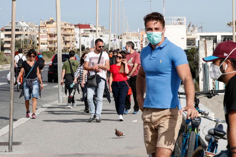 Italia ha registrado 172 muertos por coronavirus en el último día, hasta un total de 30,911, y un leve repunte en los contagios. (ARCHIVO)