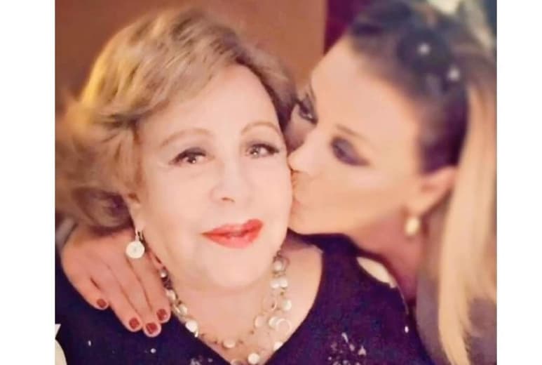 A pesar de que las autoridades recomendaron no reunirse en la celebración del 10 de mayo, Sylvia Pasquel no hizo caso y viajó del lugar donde se encuentra en cuarentena para visitar a su famosa madre, Silvia Pinal, hecho que hizo que recibiera una dura crítica en un programa de televisión. (ESPECIAL)