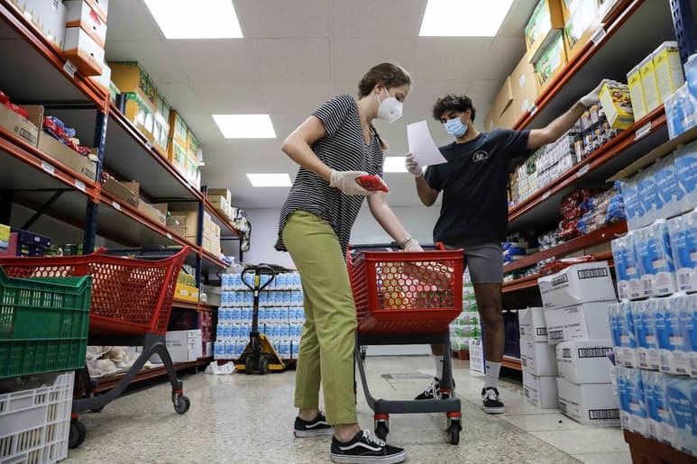 España registró este miércoles una estabilización de las muertes por coronavirus, con 184 en las últimas 24 horas, y también en los nuevos casos, con 439 contagios. (ARCHIVO)