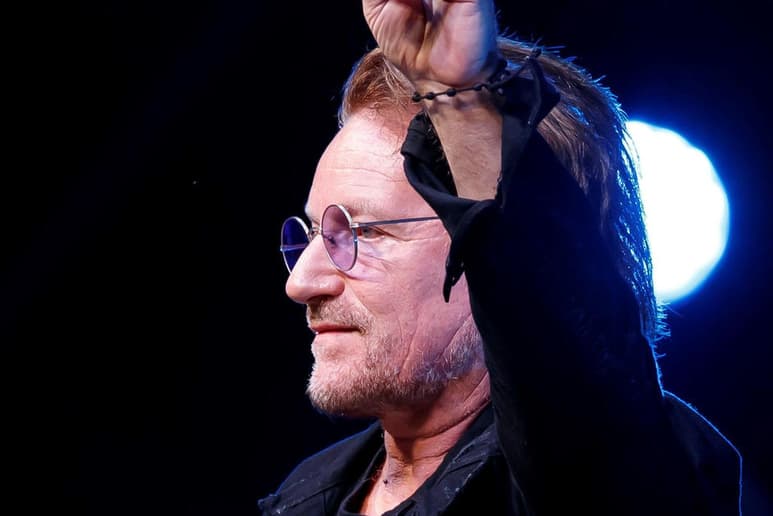 Con sus 60 años recién cumplidos, el vocalista de una de las bandas más importantes del mundo, representa también una figura dentro del ámbito empresarial y político. (ARCHIVO)