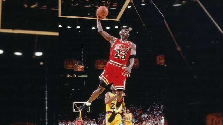 La serie 'The Last Dance', que se transmite en Netflix, trata de la última temporada de Michael Jordan con los Toros de Chicago. (ESPECIAL)