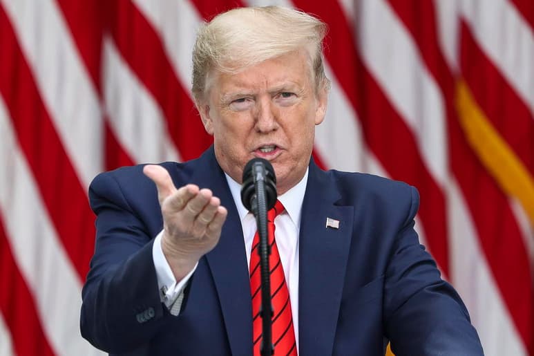 Trump declaró que la crisis del coronavirus demuestra que él estaba en lo cierto al ordenar la salida de las empresas manufactureras de China, nuevamente culpando al país asiático por la propagación de la enfermedad. (ARCHIVO)