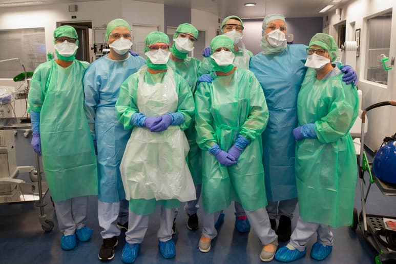 Al menos 100,000 trabajadores sanitarios, aunque la cifra real podría ser mucho mayor, contrajeron la COVID-19 en el mundo, alertó hoy el Consejo Internacional de Enfermeras (ICN por sus siglas en inglés). (ARCHIVO) 