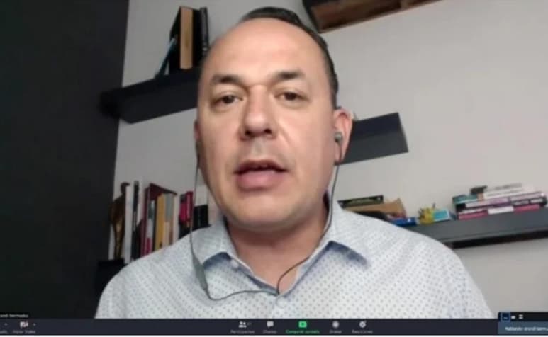 El senador panista participó en una conferencia de prensa a distancia junto con sus compañeros de bancada en donde afirmó que su coordinador, el senador Mauricio Kuri (PAN), le aseguró que no hubo ningún acuerdo con los demás coordinadores.
(ESPECIAL)