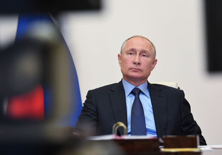 Putin, que abandonó esta semana parcialmente el teletrabajo, se vio obligado a cancelar la consulta prevista para el 22 de abril. (EFE)