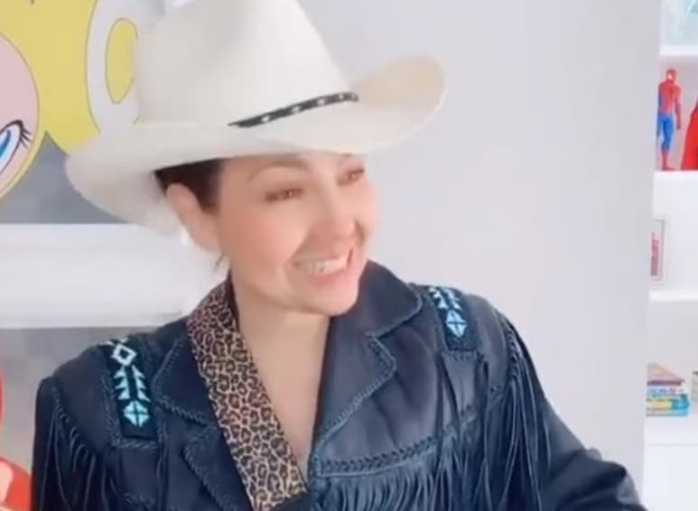 Activa. La actriz y cantante divierte a sus fans. (ESPECIAL)