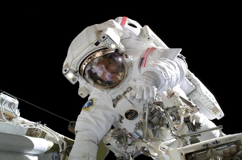 A menos de dos semanas de que la NASA y SpaceX envíen por primera desde 2011 a dos astronautas a la Estación Espacial Internacional desde suelo estadounidense, la agencia aeroespacial de EUA inicia los preparativos para 'una nueva era en los viajes espaciales con humanos'. (ARCHIVO)
