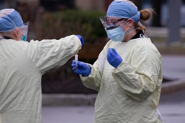 Cerca de tres de cada cuatro estadounidenses (un 73 %) considera que en el país no hay suficientes tests de COVID-19, mientras que un 26 % opina que actualmente el número de pruebas disponibles es suficiente para controlar la pandemia. (ARCHIVO)