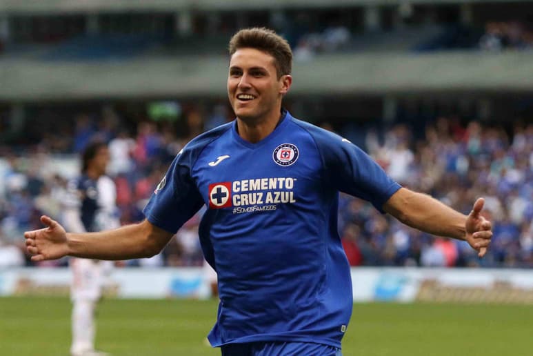 Santiago Giménez se estrenó como goleador este torneo. (ARCHIVO)