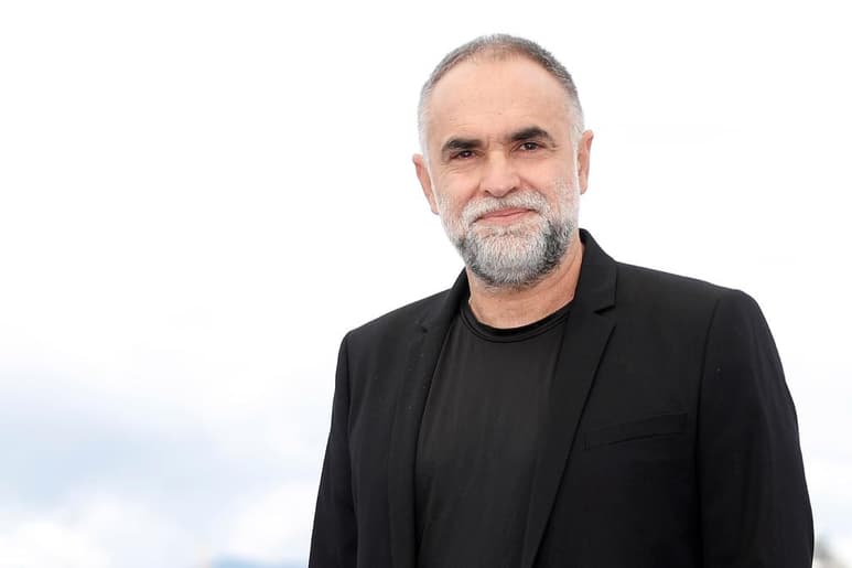 El personaje. Karim Aïnouz es un director de cine, guionista y artista visual brasileño. Es hijo de un argelino al que conoció solo a los 18 años y de una bioquímica brasileña que se graduó en Estados Unidos. (EFE)