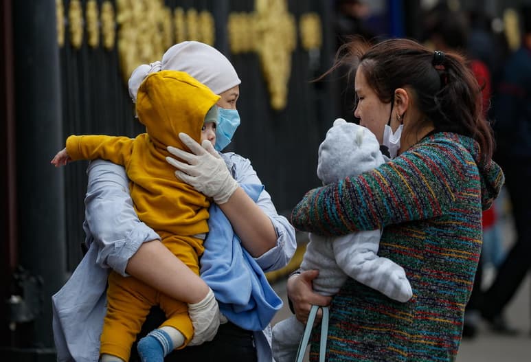 Según las autoridades sanitarias, en las últimas 24 horas se han confirmado nueve mil 709 nuevos casos de COVID-19 en 85 regiones de Rusia. (ARCHIVO)