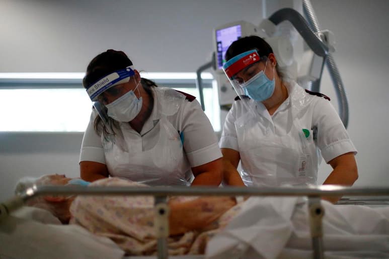 Esto puede significar que entre 50,000 y 70,000 personas podrían estar enfermas sin saberlo y, por lo tanto, no permanecer en rígido aislamiento. (EFE)