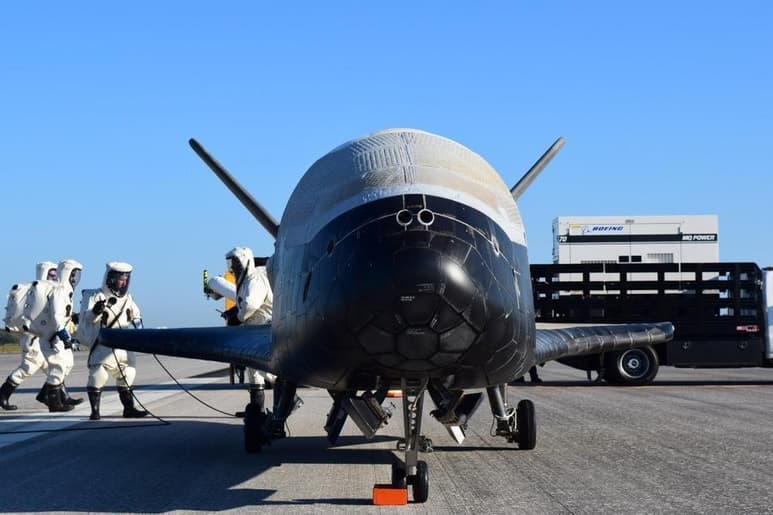 El vehículo espacial reutilizable y sin tripulación X-37B lleva a cabo ya su sexta misión tras el lanzamiento desde las instalaciones de Cabo Cañaveral, sin que se conozcan detalles de sus objetivos. (ESPECIAL)