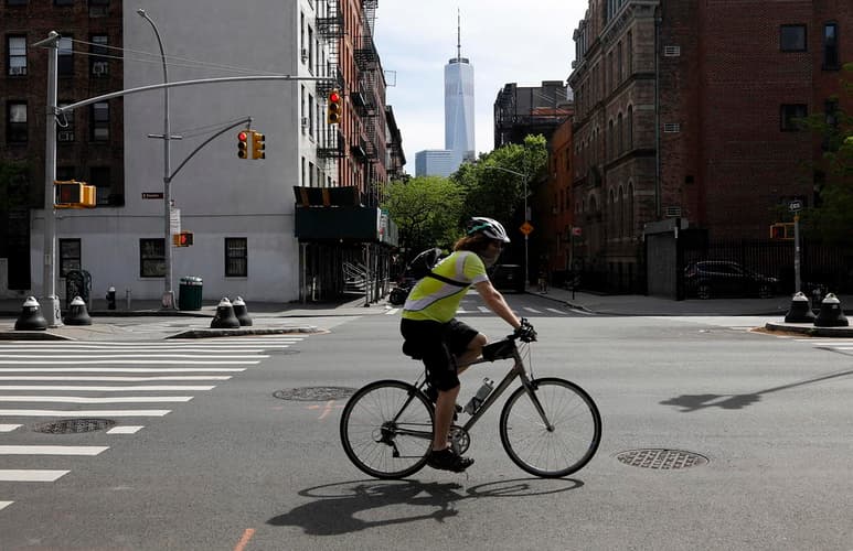 El alcalde de Nueva York, Bill de Blasio, avanzó este lunes que espera cumplir los requisitos estatales para comenzar la reapertura de los cinco distritos de la Gran Manzana durante la primera quincena de junio. (ARCHIVO)