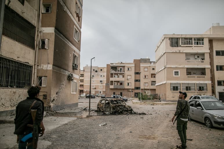 El pasado sábado, al menos cinco civiles murieron en un bombardeo con misiles atribuido a Hafter. (EFE)