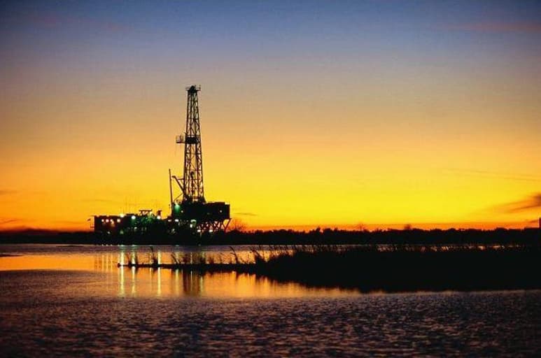 Pero la realidad de su política energética y petrolera ha sido la de permitir y fomentar esta técnica de extracción de hidrocarburos, que se denomina en español fracturamiento hidráulico.
(ARCHIVO)