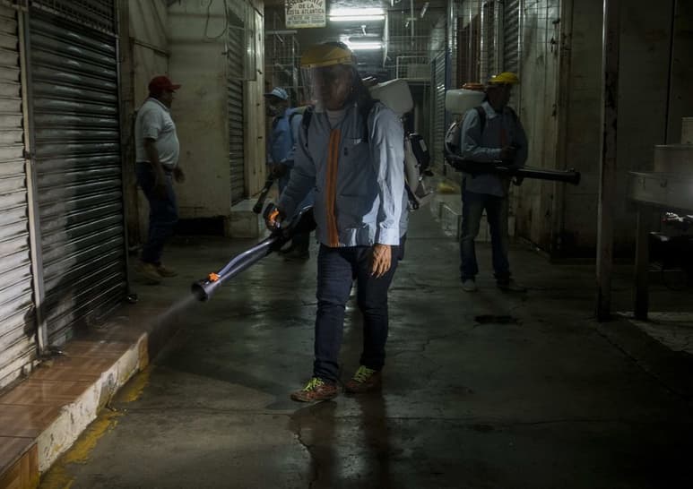 Médicos y familiares de víctimas aseguraron que el Gobierno ha pasado de negar el virus a tratar de ocultar su propagación. (ARCHIVO)