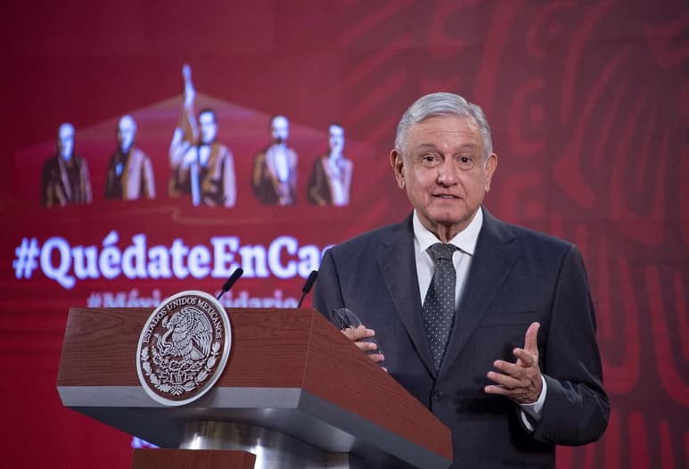 En su conferencia de prensa en Palacio Nacional, dijo que en su administración 'no vamos a llegar hasta allá, no es eso (nacionalizar)', sino poner orden y de acabar con la corrupción.
(NOTIMEX)
