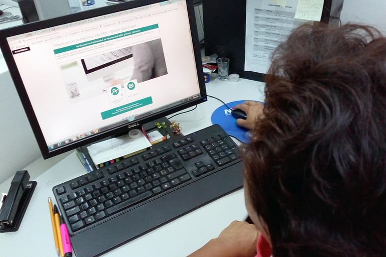 El Seguro Social puso a disposición de los asegurados este servicio de acreditamiento en cuenta bancaria de manera remota por lo que los interesados que reciben una incapacidad deberán registrar una cuenta CLABE. (ARCHIVO)