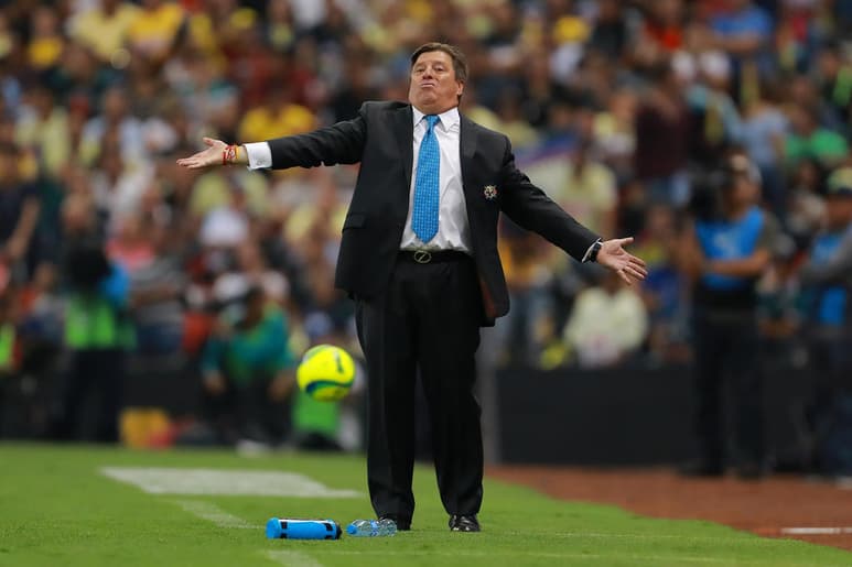 Miguel Herrera no quiere adelantarse a nada, deja el futuro del Clausura 2020 en las manos de los directivos, quienes tomarán una decisión el próximo lunes. (ARCHIVO)