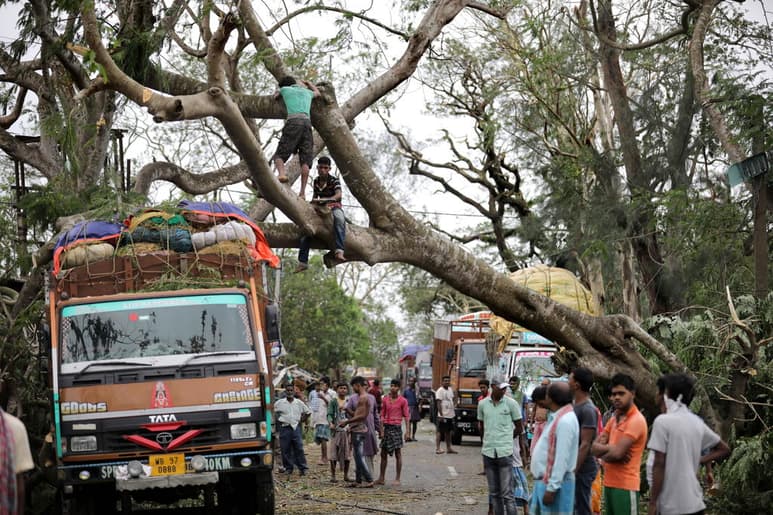 Al menos 88 personas murieron tras el paso del 'súper ciclón' Amphan por Bangladesh y el este de la India, 72 de ellos solo en el estado oriental indio de Bengala, donde la tormenta ha dejado además cuantiosos daños materiales. (ARCHIVO)