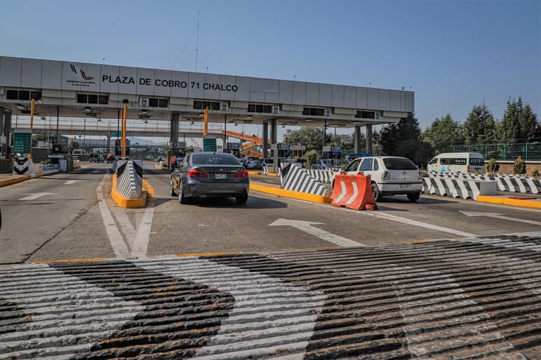 Andrés Manuel López Obrador autorizó ayer mantener los fines de semana largos para detonar el turismo interno. (ARCHIVO)
