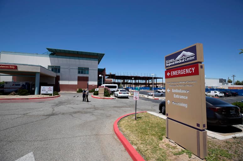 Buena parte de California empieza a reabrir sus negocios en vista de que mejoran las cosas con el coronavirus, pero una región rural de la frontera con México registra un aumento en las hospitalizaciones, que algunos atribuyen a los estadounidenses que viven en México y vienen a Estados Unidos a hacerse atender. (AP)