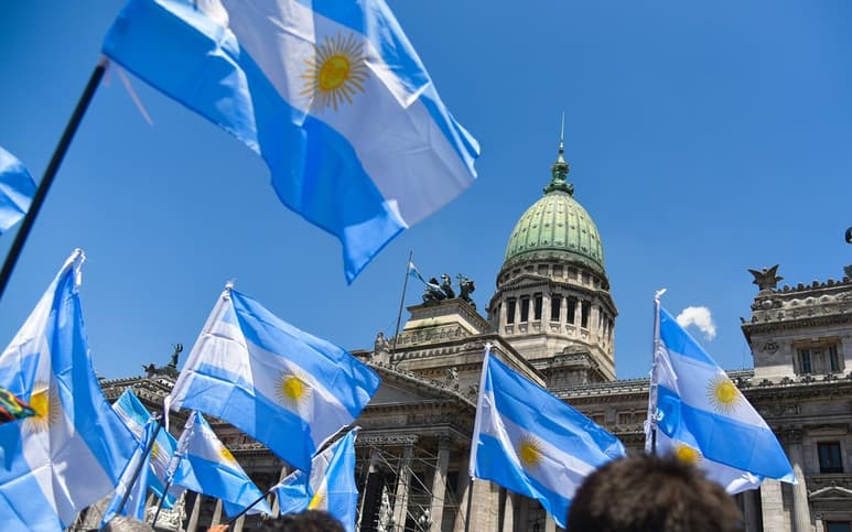 Se está negociando la reestructuración de 66,239 millones de dólares de deuda pública emitida bajo ley extranjera. (ESPECIAL)