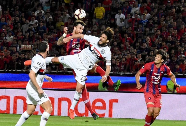 El club argentino de futbol fue sancionado por la Fifa luego de un polémico fichaje y deberá pagar un total de 2. 7 millones de dólares. (ARCHIVO)