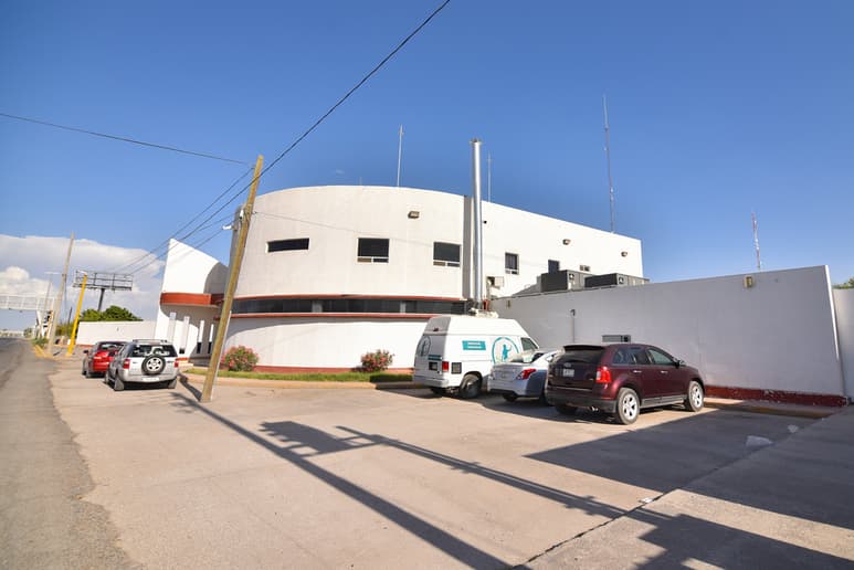 El cuerpo fue trasladado al Servicio Médico Forense (Semefo) como no identificado. (EL SIGLO DE TORREÓN)