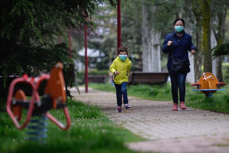 Los niños representan menos del 2 % de los casos de COVID-19 identificados. (ARCHIVO)