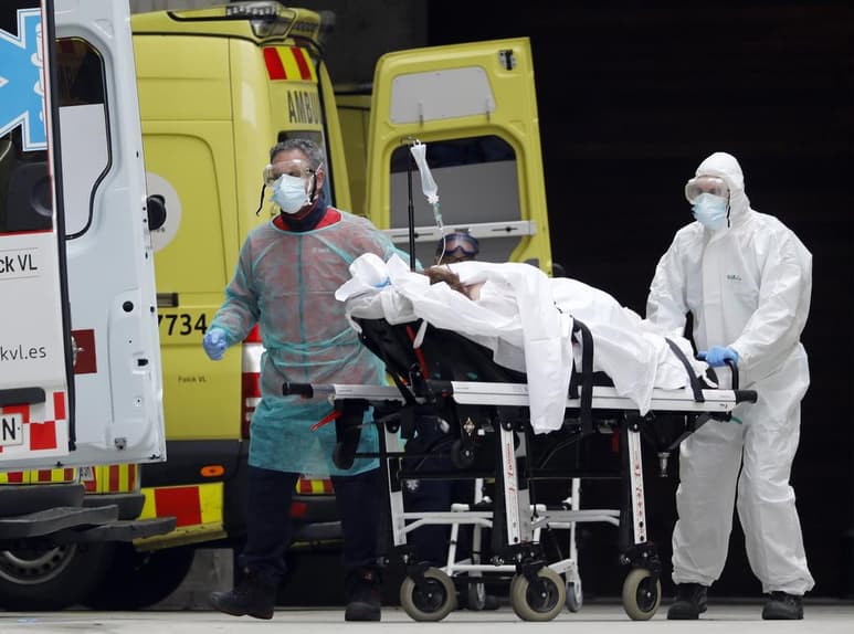 Las muertes diarias por coronavirus en España volvieron a situarse por debajo del centenar, con 56 este viernes, el sexto día consecutivo por debajo del centenar. (ARCHIVO)
