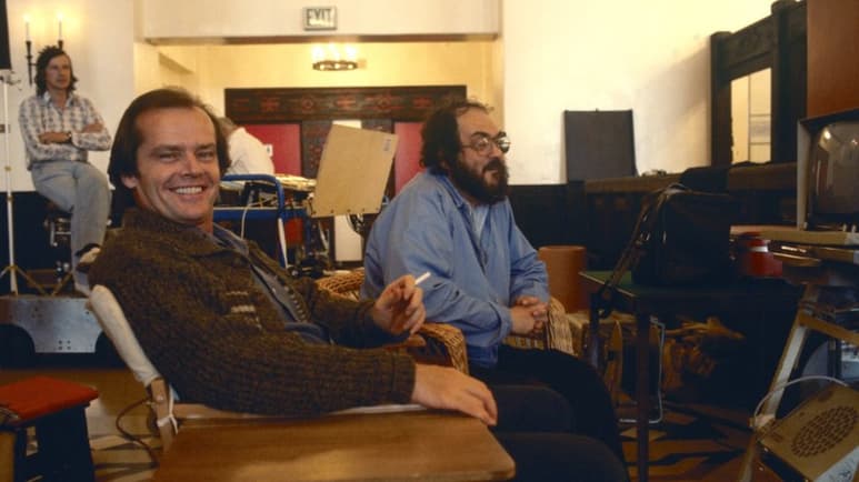 Personajes. La película fue dirigida por Stanley Kubrick y protagonizada por Jack Nicholson, Shelley Duvall, Danny Lloyd y Scatman Crothers.
