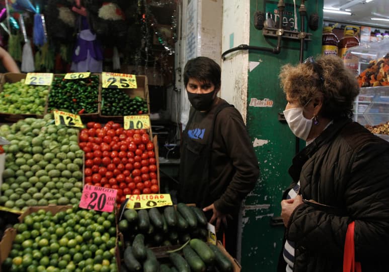 Entre los productos con incremento en sus precios estuvo el tomate, con un aumento de 36.18 %.
