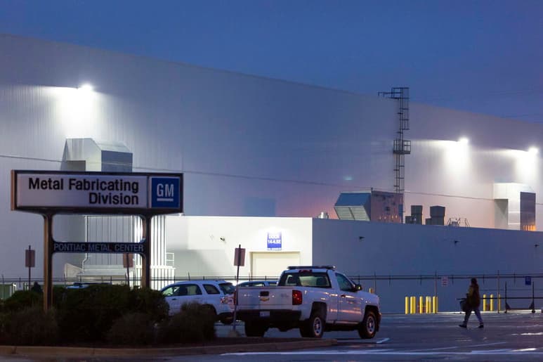 Las plantas afectadas por la decisión son las de Flint, en el estado de Michigan, y Fort Wayne, en Indiana. Inicialmente, los trabajadores tenían que reincorporarse el 26 de mayo, pero GM ha indicado que ahora la prevé para el 1 de junio.
(ARCHIVO)