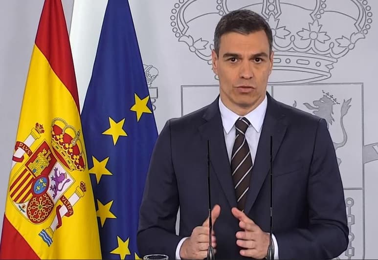 'Quiero informarles que, con el aval del Consejo Superior de Deportes, el Gobierno de España y el Ministerio de Sanidad han dado luz verde para que se vuelva a celebrar la Liga de Futbol Profesional. A partir de la semana del 8 de junio volverá La Liga', dijo el mandatario.
(EFE)