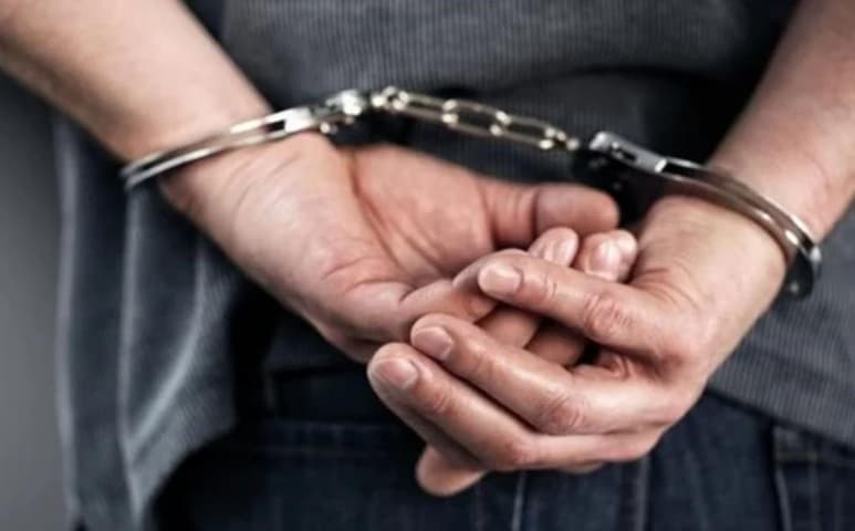 El presunto homicida de nombre Marco Antonio llegó a la Estación de Policía Amazonas ayer viernes para “responder” por el asesinato de su pariente.
(ARCHIVO)