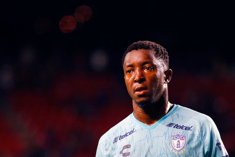 El defensa colombiano Óscar Murillo dejó abierta la puerta para abandonar al Pachuca y regresar en un par de años al equipo Atlético Nacional de Colombia, equipo que le dio la oportunidad de emigrar a México. (ARCHIVO)