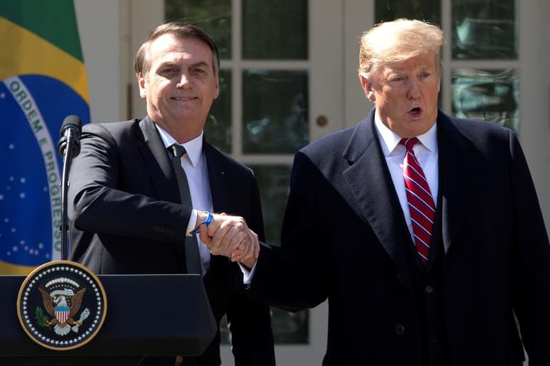 La Casa Blanca anunció hoy domingo 24 de mayo que el presidente republicano Donald Trump restringirá la entrada de ciudadanos no estadounidenses que viajen desde Brasil, a causa del alza en casos de COVID-19. (ARCHIVO)